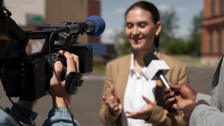 mediji-i-novinari-transferi-kombijem